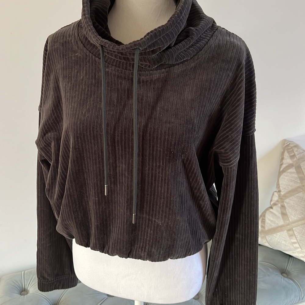 NWT 🖤UGG🖤 RTW pullover top